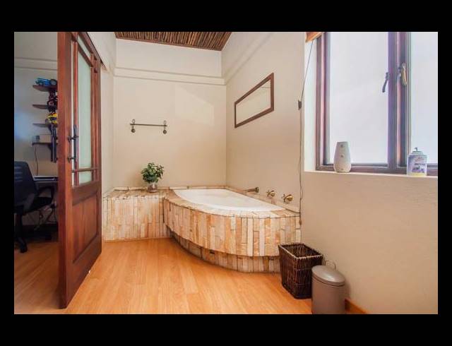 5 BEDROOM HOUSE FOR SALE IN FEATHERBROOKE ESTATE